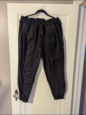 Lululemon Dance Studio Joggers 7/8 Length